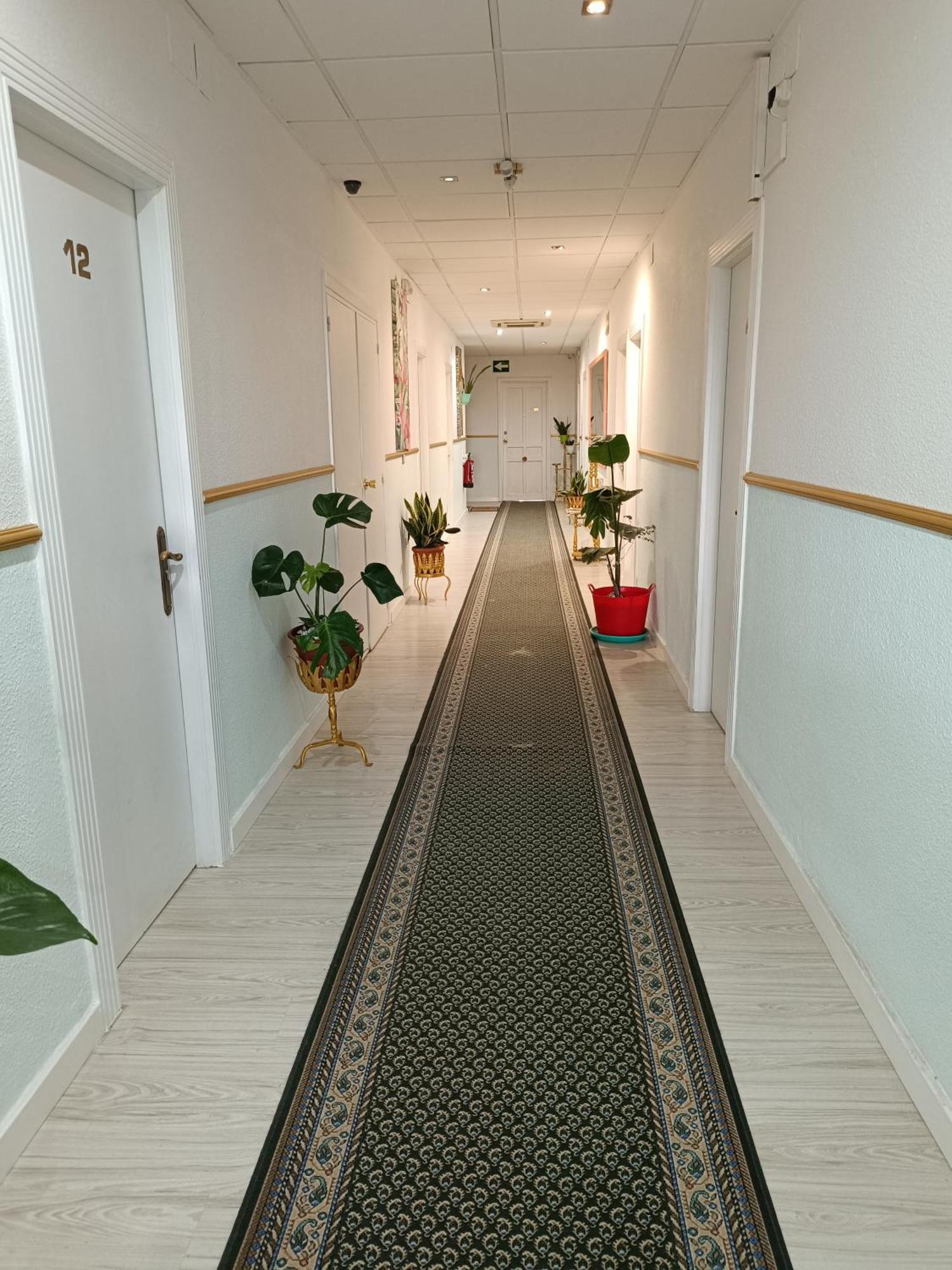 Hostal Fuente Del Pino Хумиля Екстериор снимка